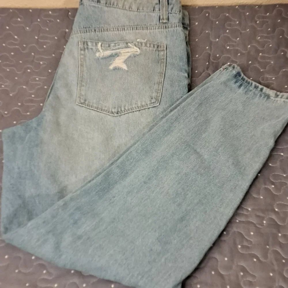 No Boundaries mom high rise distressed jeans size 11 NWT